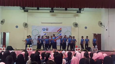 Smk pengiran omar on wn network delivers the latest videos and editable pages for news & events, including entertainment, music, sports, science and more, sign up and share your playlists. Sketsa Komedi Ragbi 2017: SMK Pengiran Omar II,Sipitang ...