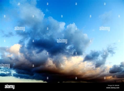 Sky Gathering Storm Clouds Cloud Skies Meteorology Stormy Stock
