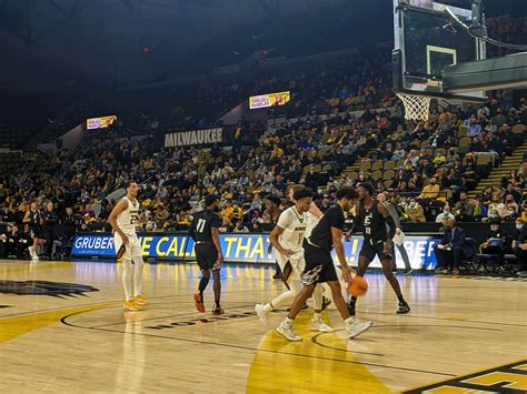 Milwaukee Panthers Mens Basketball Team Takes First Loss At Home
