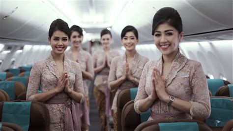 Mengintip Anggunnya Kebaya Pertiwi Seragam Baru Pramugari Garuda