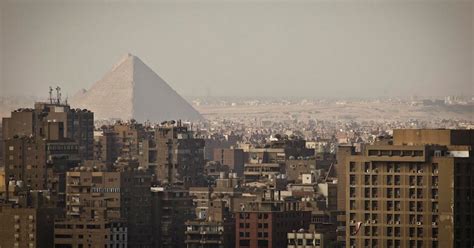 15 Famous Landmarks Zoomed Out Tell A Bigger Story