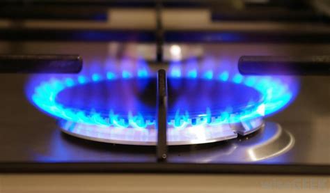 Gas (countable and uncountable, plural gases or gasses). What are the Pros and Cons of a Gas Oven? (with pictures)