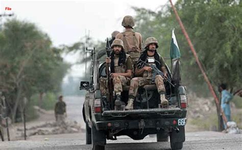 پاک فوج کے قافلے پر خودکش حملہ 4 جوان شہید