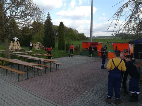 Ab dem abend werden aus der schweiz und den alpen heraus teils schwere gewitter erwartet. Maibaumsetzen heute - Freiwillige Feuerwehr Langburkersdorf