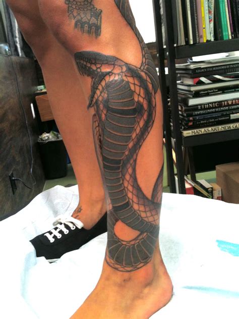16 Traditional Snake Tattoo Designs On Leg | PetPress
