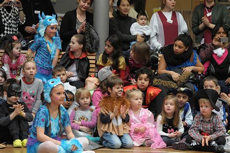 Es wurde 1951 von anna haag gegründet und wird heute von einem gemeinnützigen verein, dem anna haag mehrgenerationenhaus e.v., betrieben. Fasching 2016 im Anna Haag Haus - Anna Haag ...