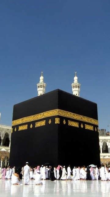 43 people died and 74 were injured after a train failed to stop at the line's southern terminus, moorgate station, and crashed into its end wall. Kaaba Wallpapers Desktop Background