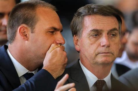 Dcm Ao Meio Dia O Dedo De Eduardo Bolsonaro Na Invasão Criminosa Da