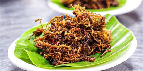 Penggunaan kari pada hidangan ini merupakan pengenalan asal makanan ini yang dahulu dibuat pertama kali oleh para pedagang malaysia keturunan india atau tamil. 30 Makanan Tradisional Melayu Paling Popular di Malaysia ...