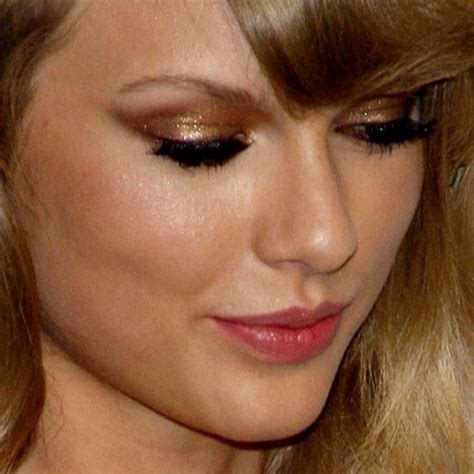 Taylor Swift Pink Lipstick