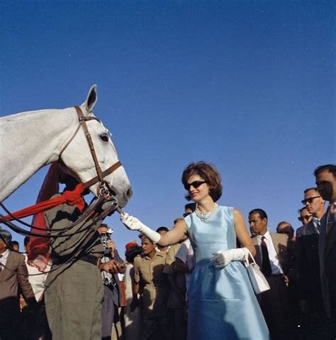 23 captivating color photos of jackie kennedy s trip to india jacqueline kennedy style kennedy