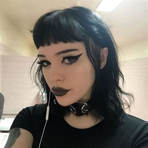 imagen de black hair goth girl and viva goth hair grunge hair alternative makeup
