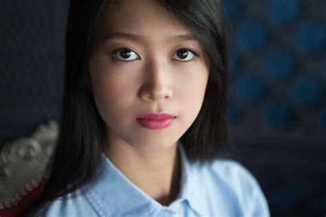 Primer Retrato De La Atractiva Joven Mujer Asiática Descargar Fotos Gratis