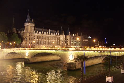 It is part of the nights series by gameloft. Paris: Paris By Night