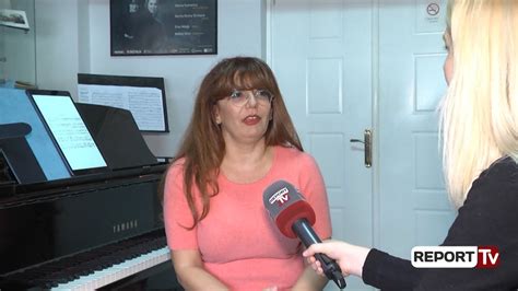 Report Tv Artistja Merita Rexha Tërshana rrëfen jetën e saj me pianon