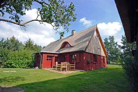 Wohlfühloase, 20 min bis zur insel usedom, 3 separate häuser. Roter Schwede - Ferienhaus unter Reet, Hund an der Ostsee