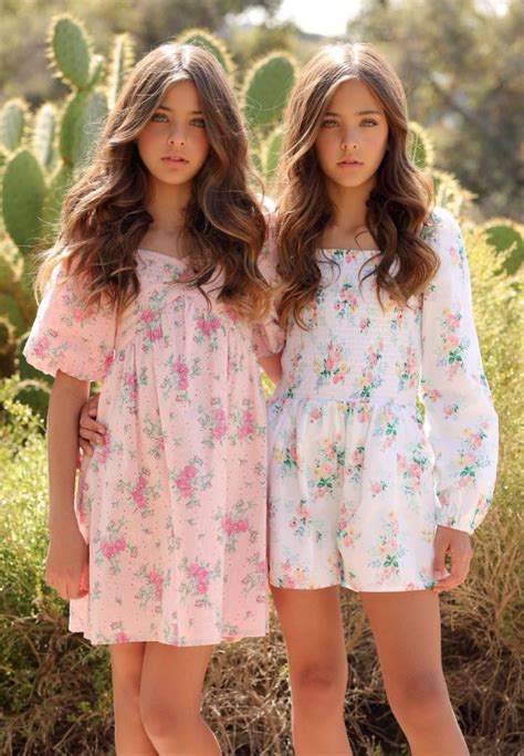 세계에서 가장 예쁜 쌍둥이 자매 모델 어썸클