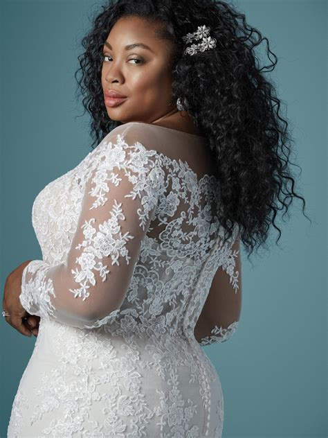 Ask A Plus Size Fashionista Wedding Gowns For A Curvy Bride Love Maggie