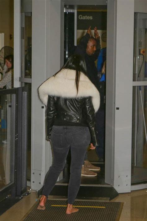 Wardrobe Malfunction Kim Kardashians Jeans Cant Cover That Booty