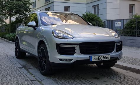 2016 Porsche Cayenne Turbo S First Drive Review Car And Driver