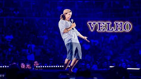A foto usada como referência é uma que foi postada por whindersson em março de 2017, após um show na cidade de goiânia, em que estava ao lado do. VELHO - WHINDERSSON NUNES - YouTube