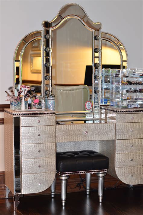 Transform Your Bedroom With A Vanity With Drawers