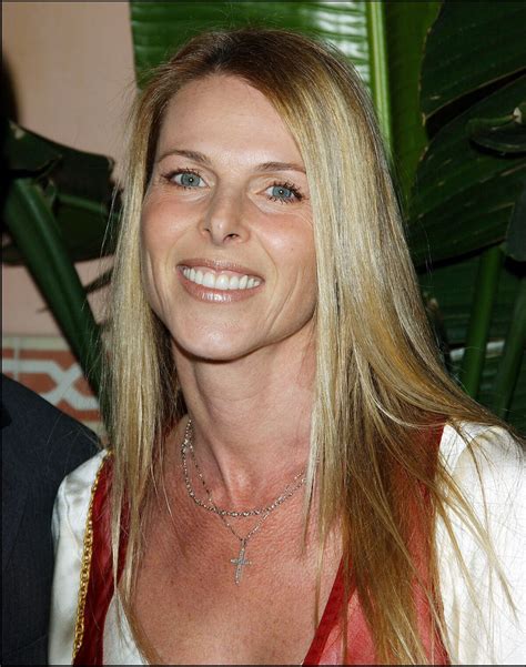 photo catherine oxenberg à hollywood en 2004 purepeople