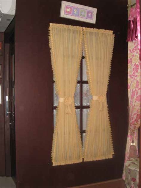 Namun saat ini, penggunaan gorden pada pintu lebih ditekankan sebagai hiasan saja. Gorden Pintu Kamar Tidur | Gorden Jendela Kantor Ruang ...
