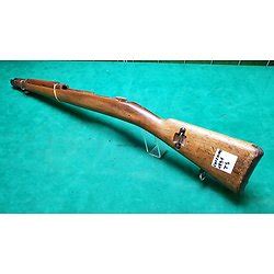 Insert magazine into the magwell, located beneath the receiver and in front of the trigger guard. centre-militaria.com