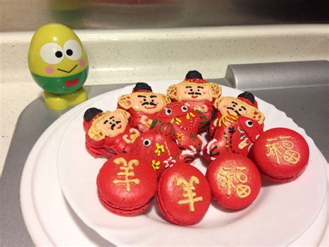 Check out these lovely cakes and cookies. Chinese New Year Fortune God Macarons (With images) | Chinese new year cookies, Macaroons ...