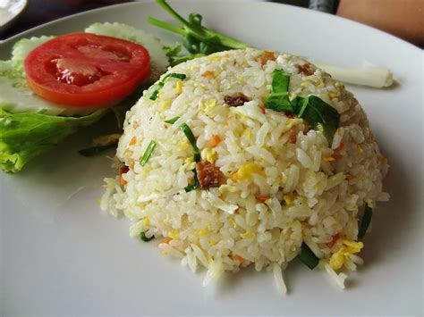 With this recipe you no longer hesitate to cook fried rice with your leftover rice. Salted Fish Fried Rice @Red Steps Restaurant, Pattaya Beac ...