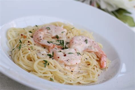 Spaghetti mit Garnelen in Weißwein