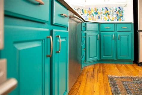 26 kitchen cabinet hardware ideas you can easily diy. Kitchen Cabinet Hardware Tip from HGTV Stars | Apartment ...