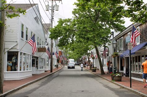 Check out mouthwatering salmon, lobster salads. Trip to Martha's Vineyard - POP STYLE TV