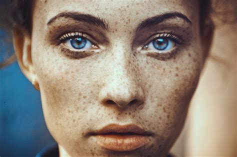Blue Eyes Brunette Face Freckles Model Woman K Rare