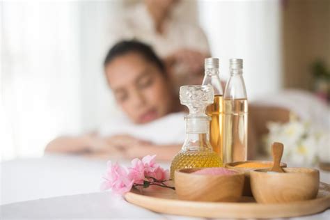 Essential Oils In Spa Treatments New York Institute Of Beauty