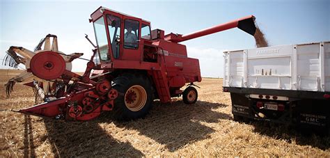 Shes Number One Restoring A Massey Ferguson 760 Combine Agco Farmlife