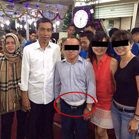 Lucu Foto Sama Presiden Jokowi Orang Ini Kelihatan Kolornya