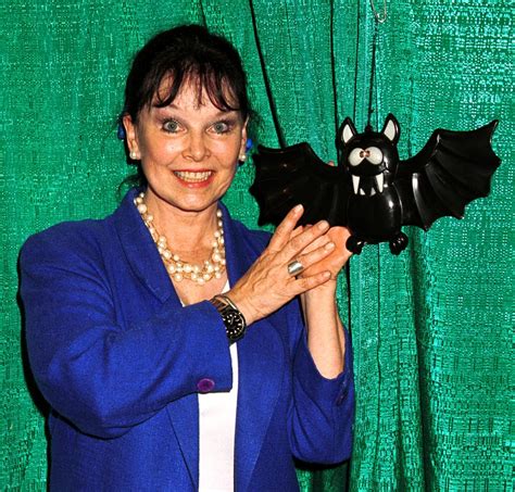 Yvonne Craig Actress Who Played Batgirl In The 1960s Dies At 78