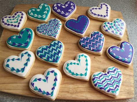 Royal Icing Technique On Sugar Cookies In 2020 Valentine Sugar