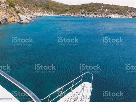 Pemandangan Pulau Yunani Dari Haluan Kapal Wisata Turki Yang Berlayar