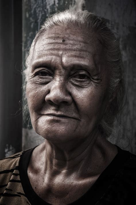 An Old Woman Who Strugle For Life By Renting A Body Weighter