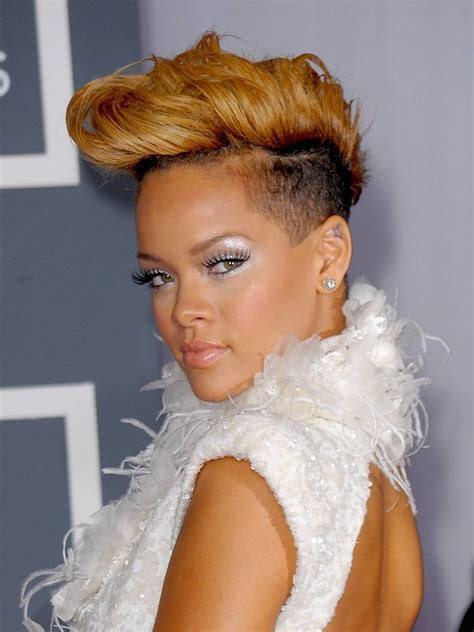 Rihanna Short Blonde Hair Celebrity Hair Cuts
