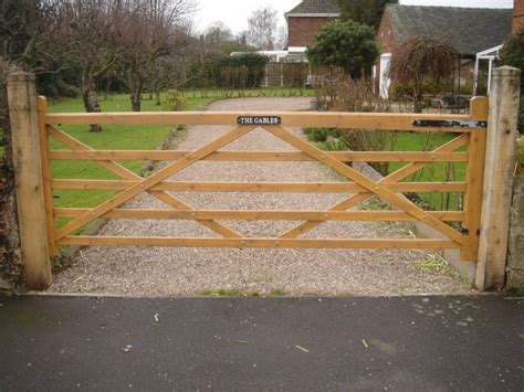 Farm Style And Custom Drive Wood Gates High Quality Wooden Gates