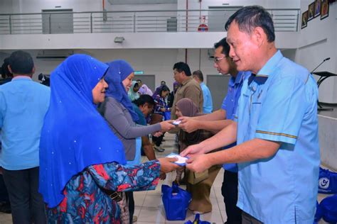 Waktu mengerjakannya ialah antara ketika mula terbit matahari sekadar segalah hingga tergelincirnya matahari. Bantuan Hari Raya Aidilfitri YBJB Tahun 2019 - Yayasan ...