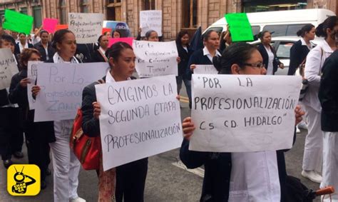 Enfermeras muestra las dificultades y logros de un gremio de profesionales que sobreponen sus problemas para cuidar de otros, a través de la mirada de maría clara. Enfermeras De Michoacán Marchan En Defensa De La ...