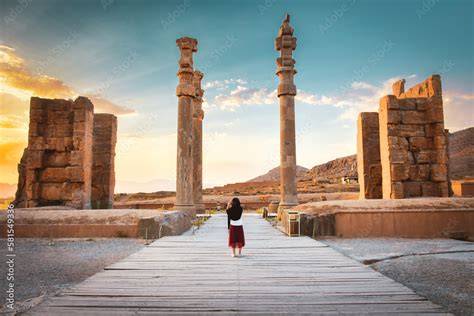 Tourist Walk Explore Sightseeing Famous Destination Persepolis