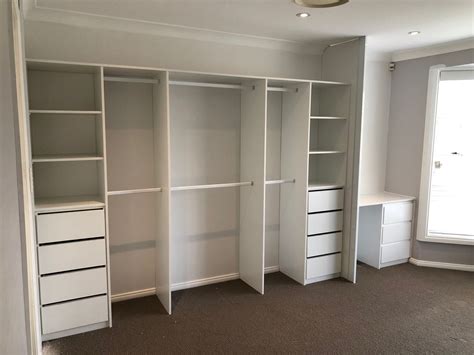 Whether you're renovating your bedroom, walk in robe, office, laundry or garage, talk to the experts at uzit wardrobes. Storage solutions - Fantastic Built in Wardrobes | Decore ...