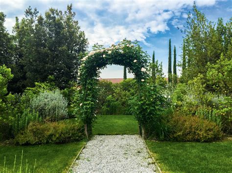 Gardens by design, located in shrewsbury ma, is a full service landscape design and build company. 15 Refreshing Mediterranean Landscape Designs For A ...