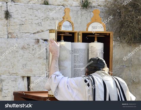 Reading The Torah Stock Photo 233916721 Shutterstock